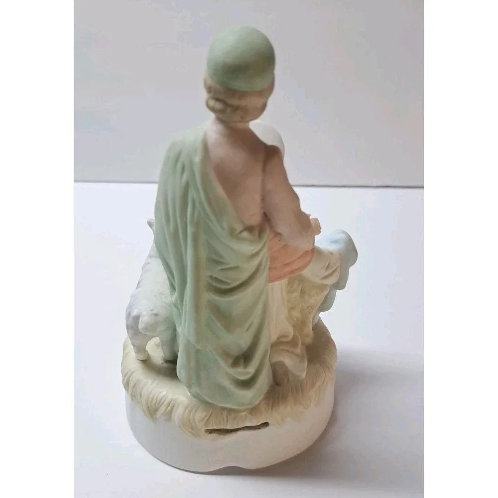 Lefton One Piece Nativity Figurine # 03916 Hand Painted Porcelain Music Box '83